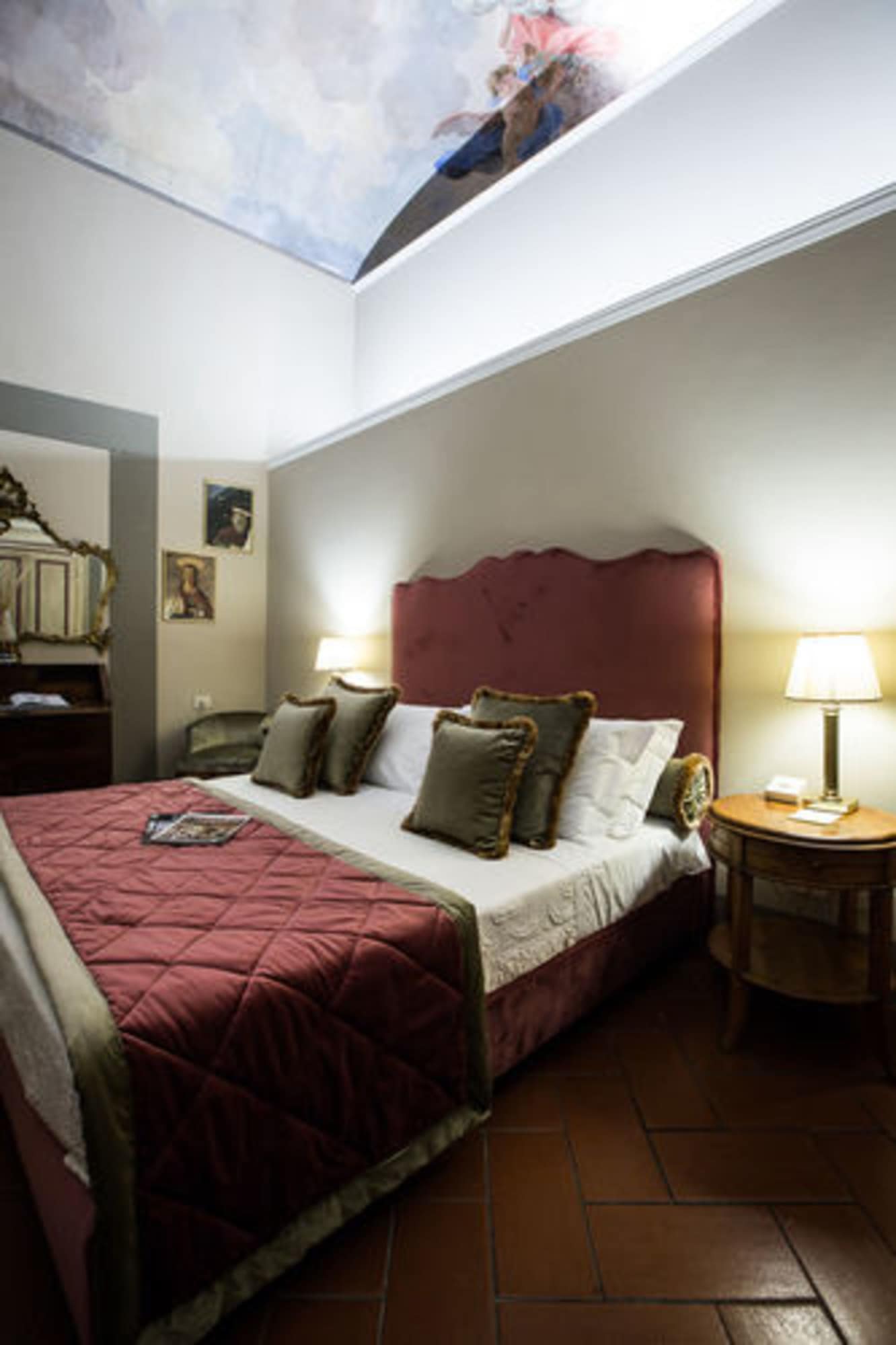 DELUXE, DOUBLE BED