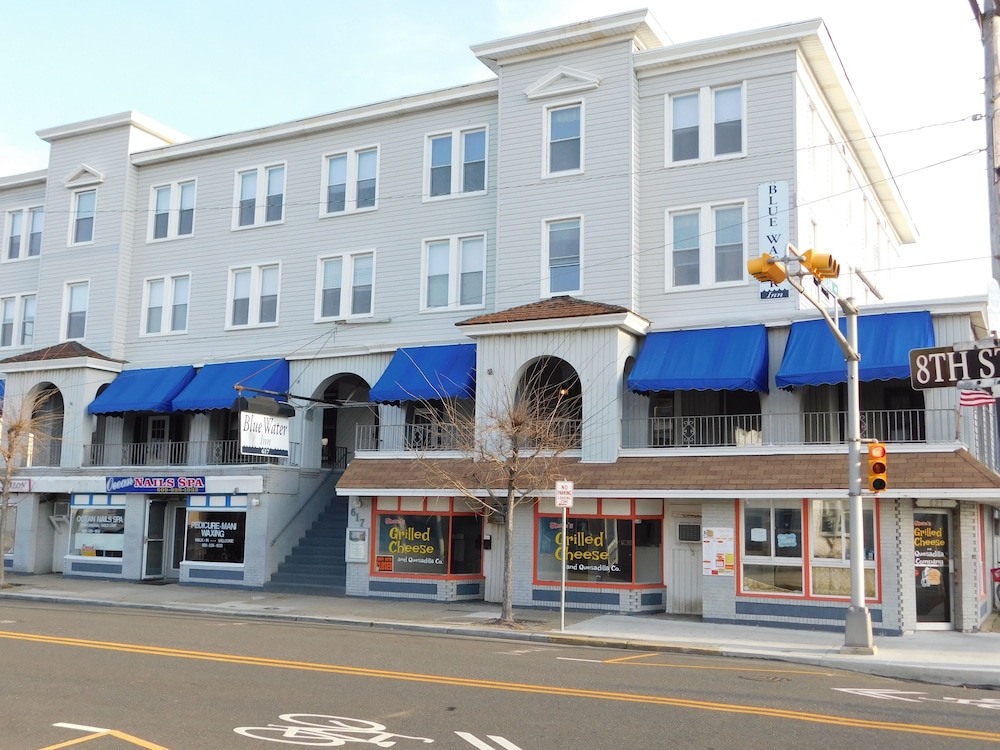 Blue Water Inn 42/46