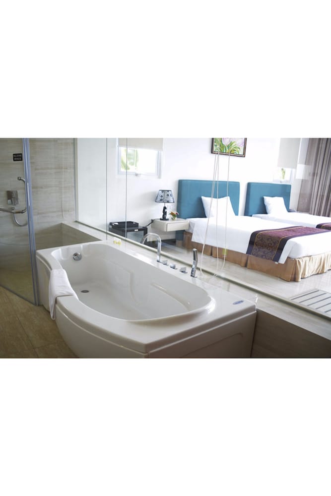 Diamond Bay Golf & Villas 17/41