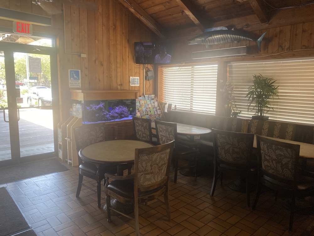 Village Inn Destin 38/52