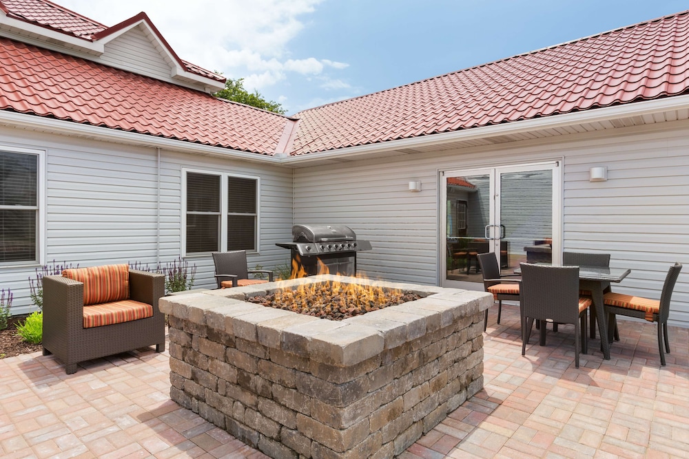 Country Inn & Suites by Radisson Holland, MI 33/42
