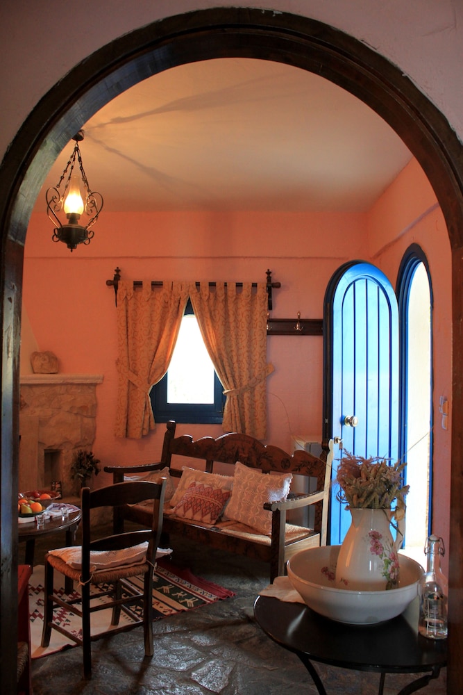 Arolithos Traditional Cretan Village 32/50