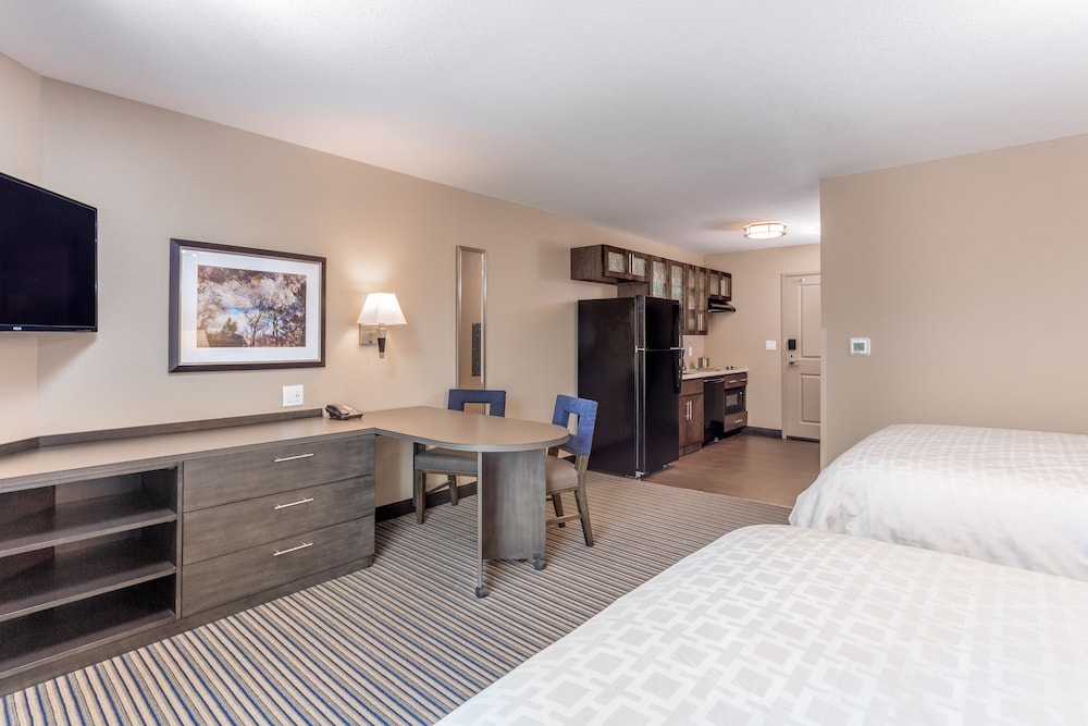 Candlewood Suites Eau Claire I-94 18/43