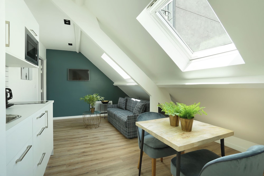Short Stay Group Eiffel Village Serviced Apartments 32/50