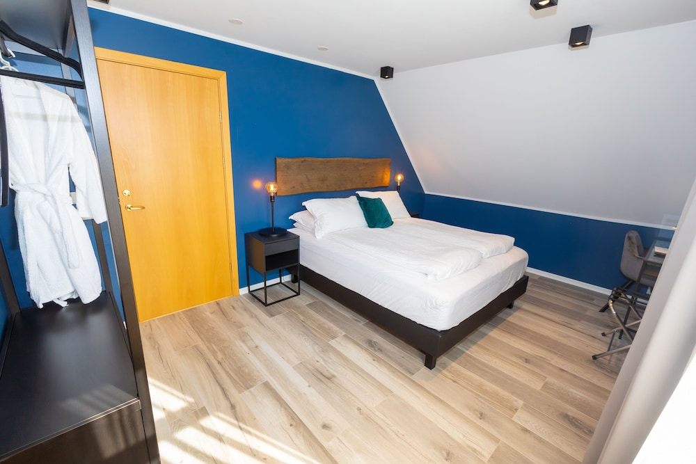 Deluxe, Double Bed, Mountain View