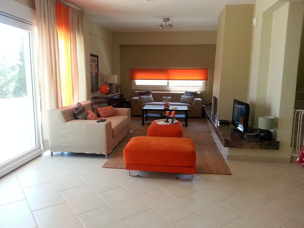 Luxurious Villa Anna Maria 25/50