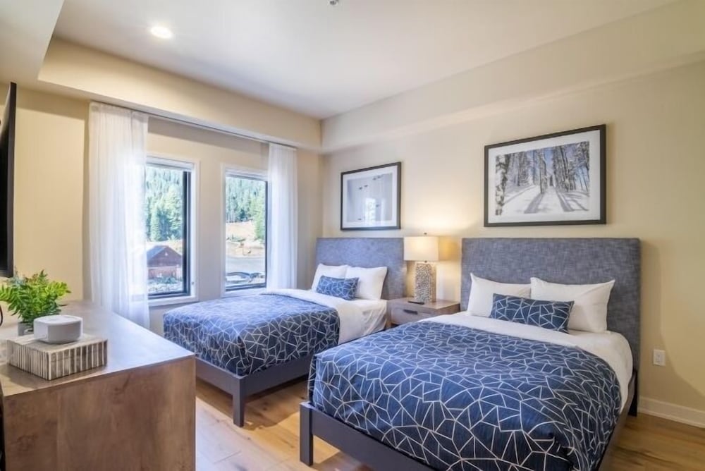 2 Bedrooms, Condo, Village, 1 King and 2 Queen Beds