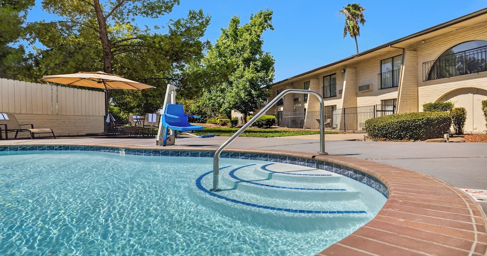 Heritage Inn Express Roseville 26/51