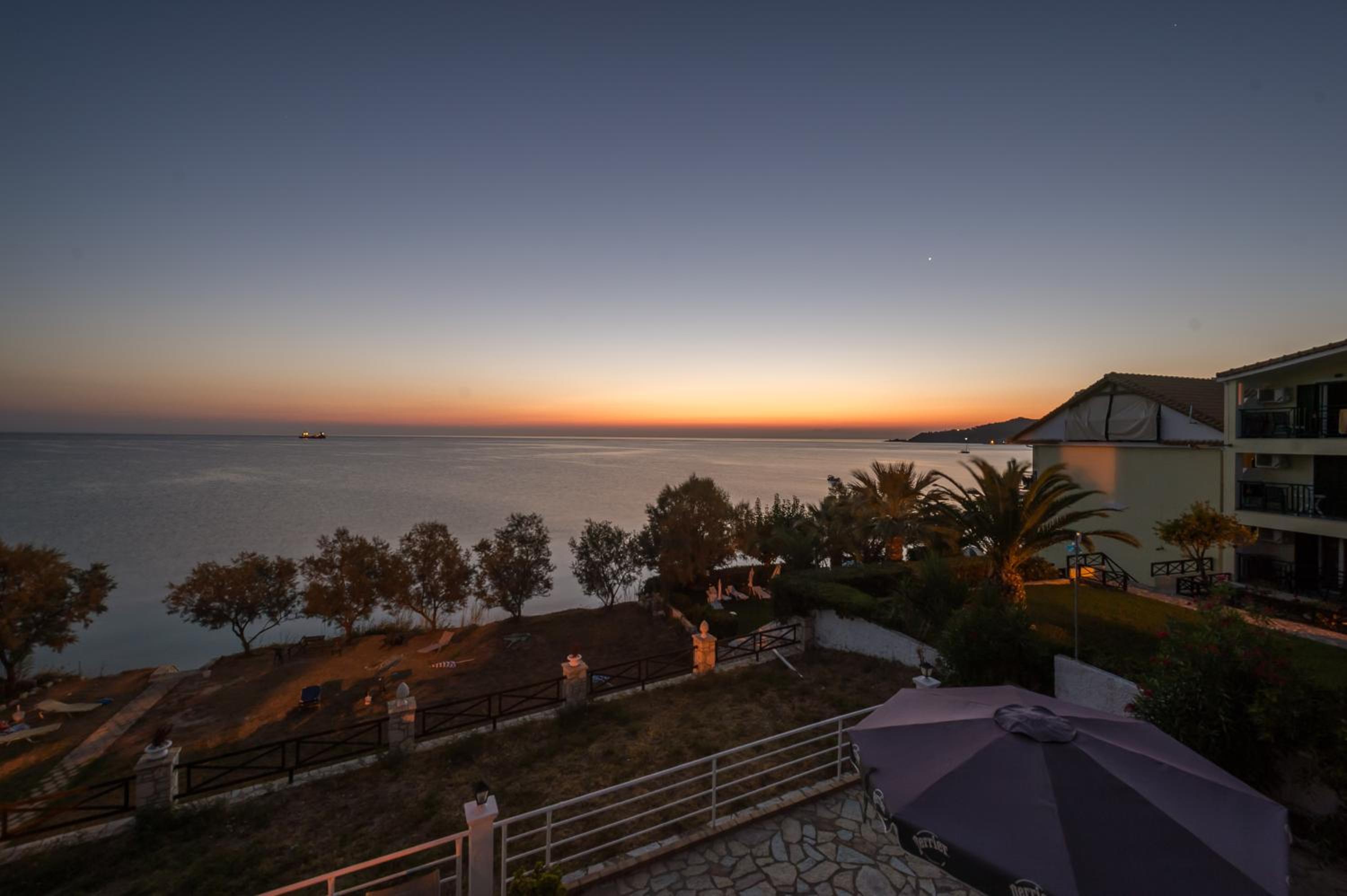 Laura Beach House 38/52