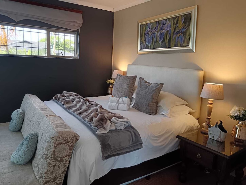 Luxury, King Bed, Sofa