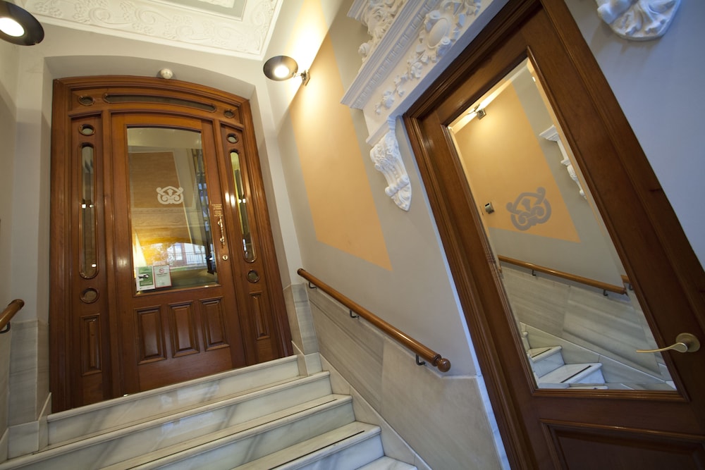 Suites Gran Via 44 Hotel 51/51