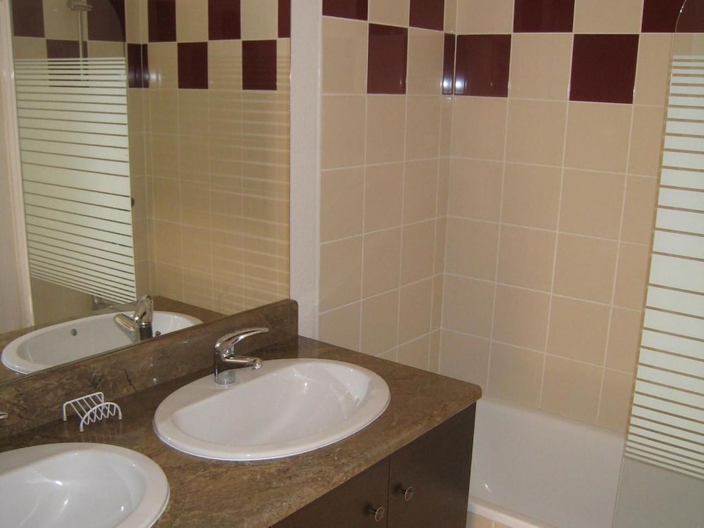 RESIDENCE LAGRANGE VACANCES LE CLOS DES VIGNES 39/40