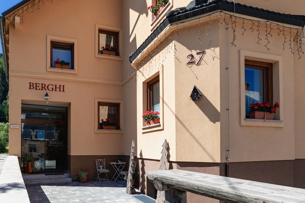 Apartment House Berghi Ii 4/48