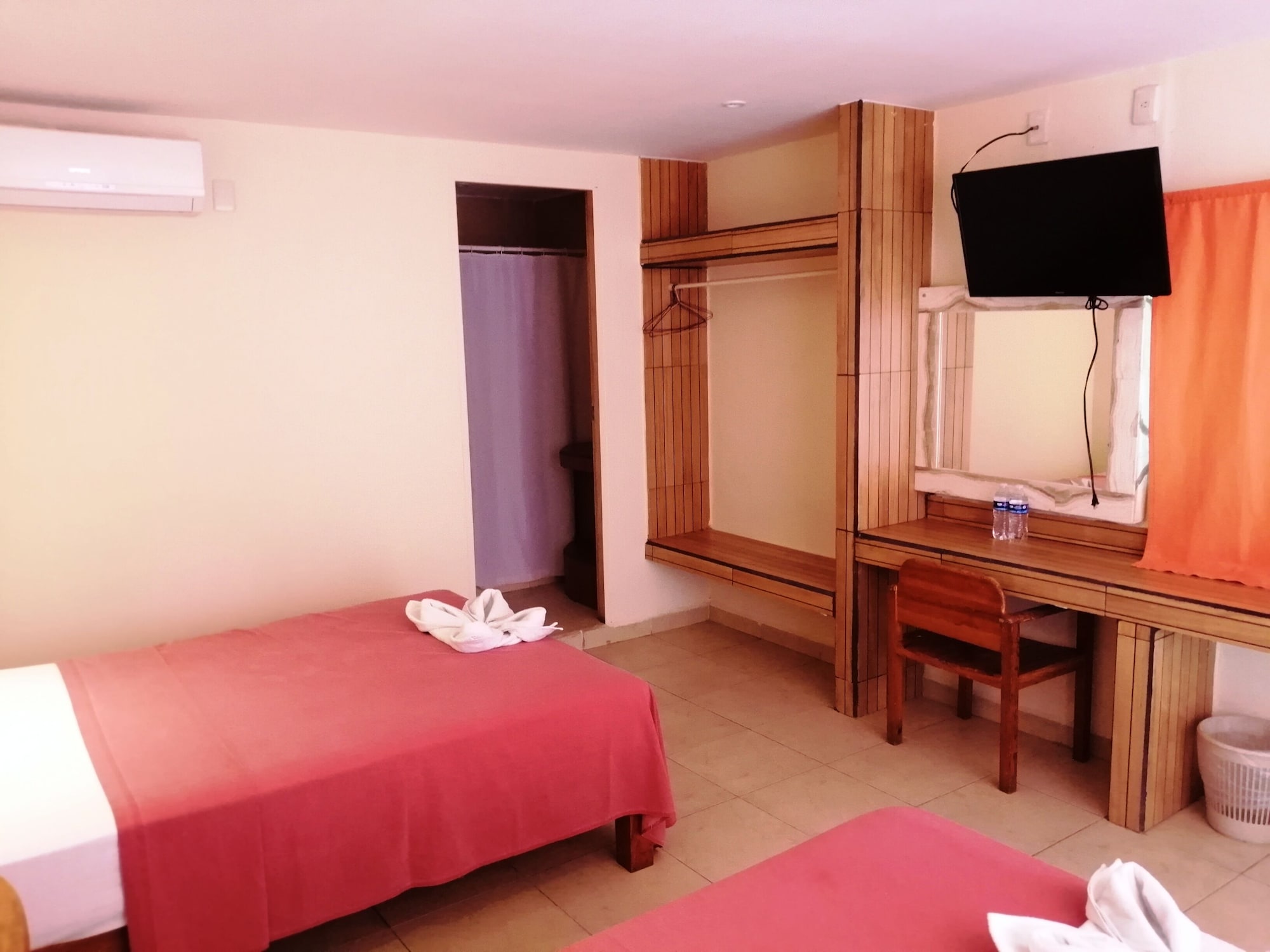 غرفة قياسية بسريرين مزدوجين، Hotel Ashly 8/10