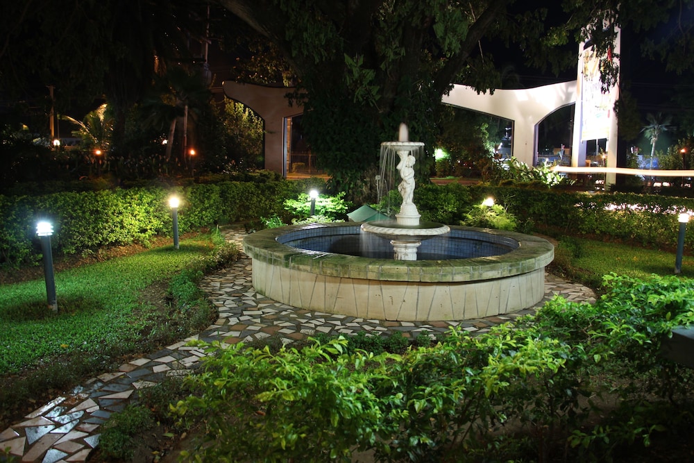 Capricorn International Hotel 47/51