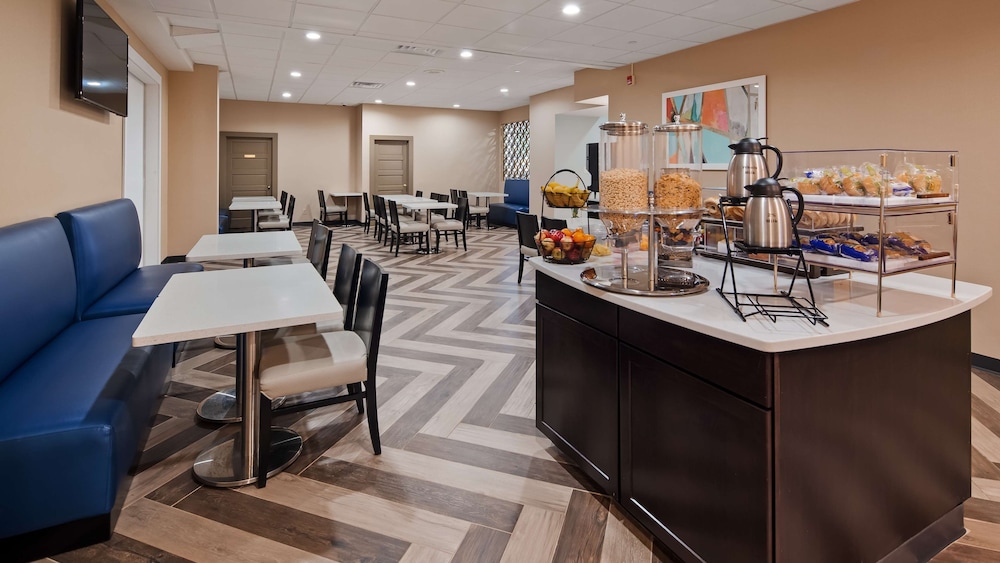 Best Western Plus Landmark Inn 35/43