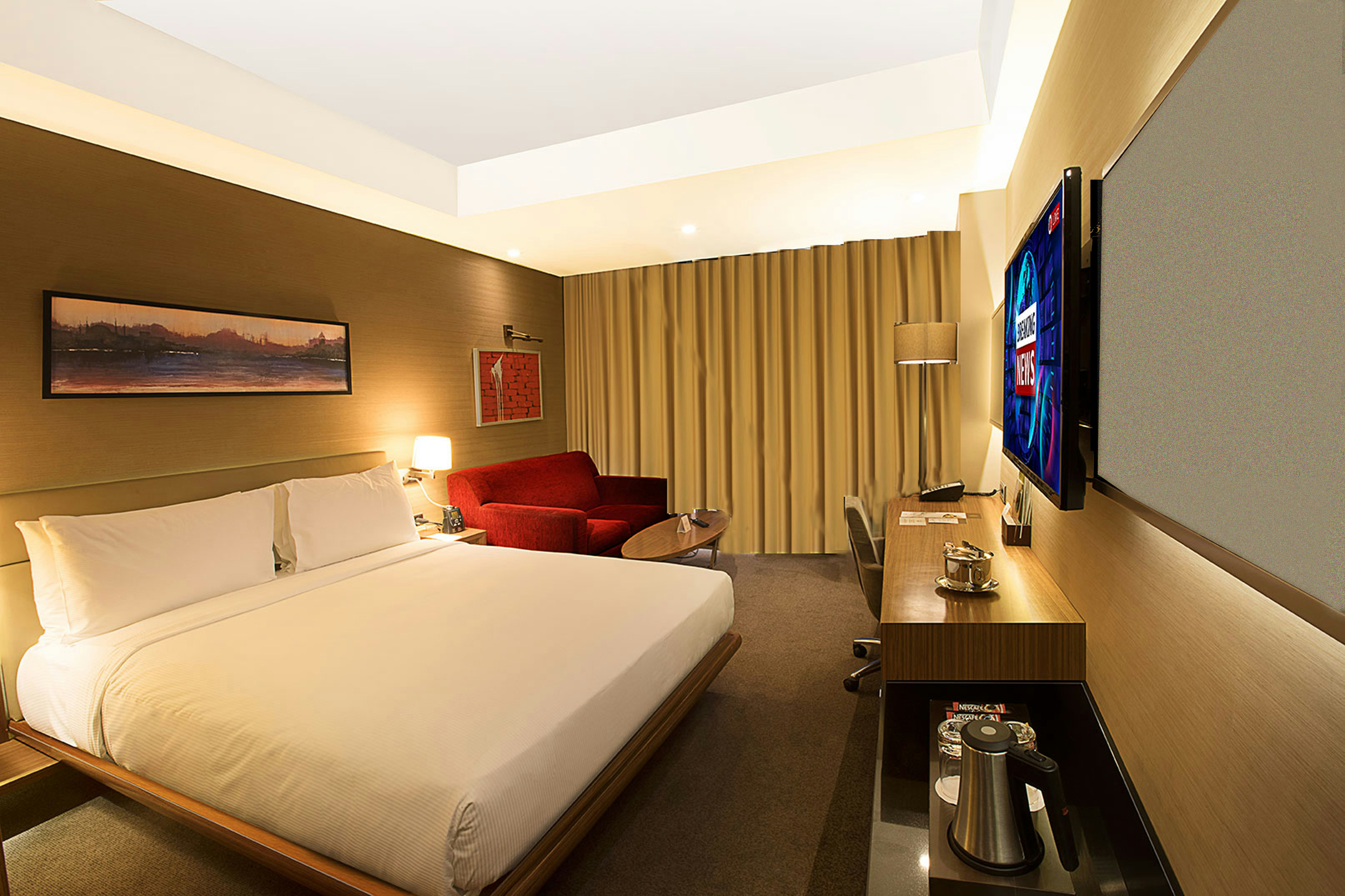 DELUXE, KING BED