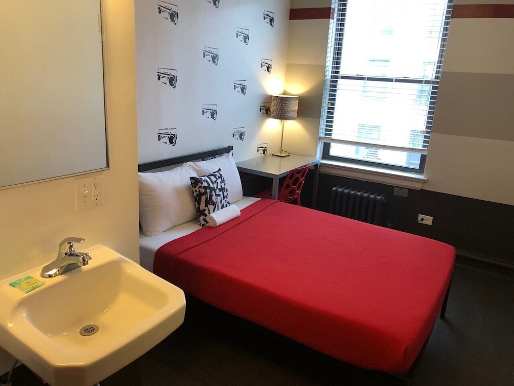 Chicago Getaway Hostel 14/50
