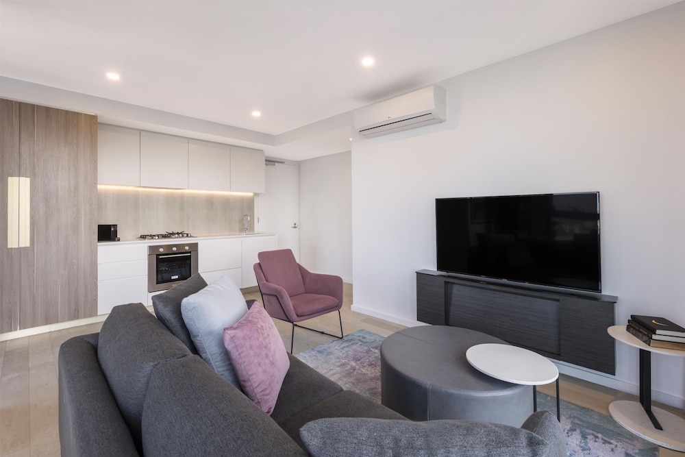 Avani Melbourne Central Residences 60/76