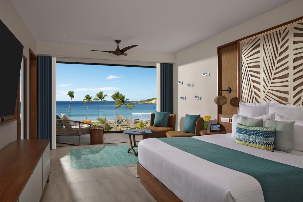 Preferred Club, Master, Suite, King Bed, Ocean Front