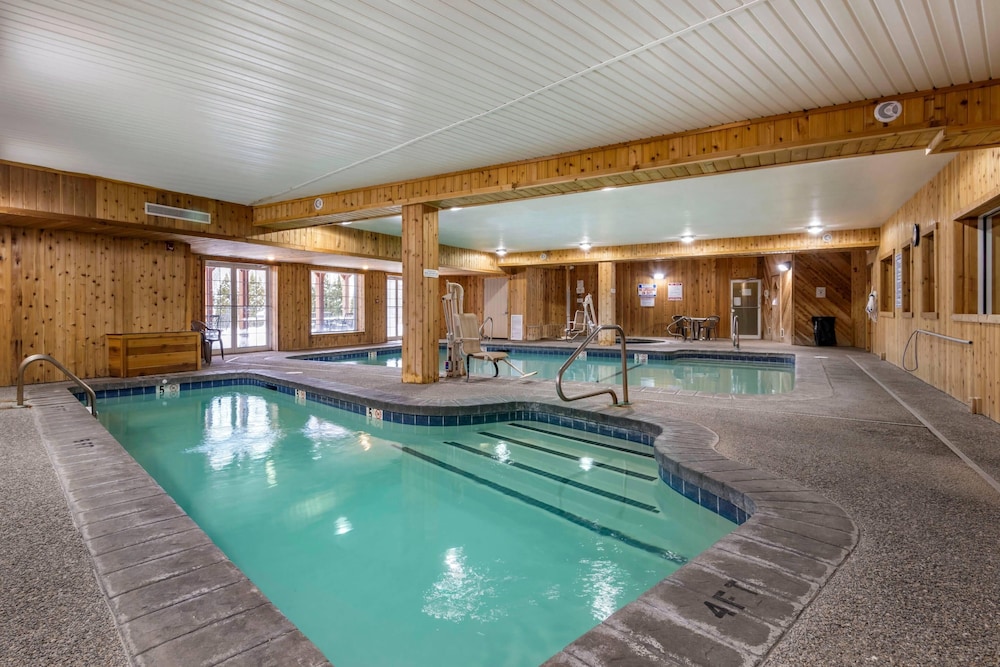 Mountain Edge Suites at Sunapee, an Ascend Collection Hotel 35/69