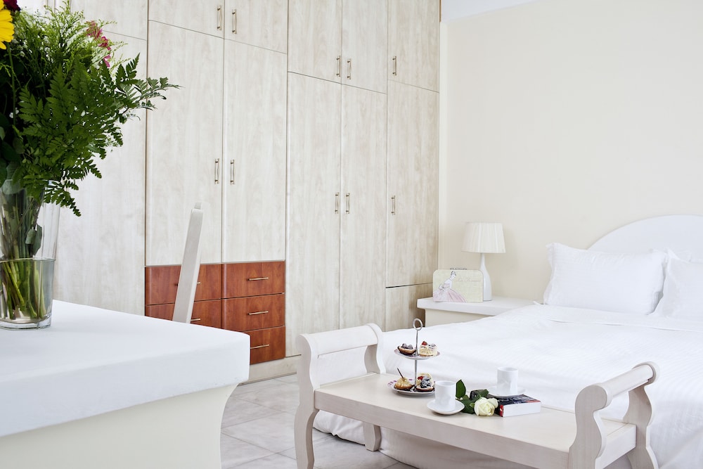 La Maison Luxurious Living 4/32