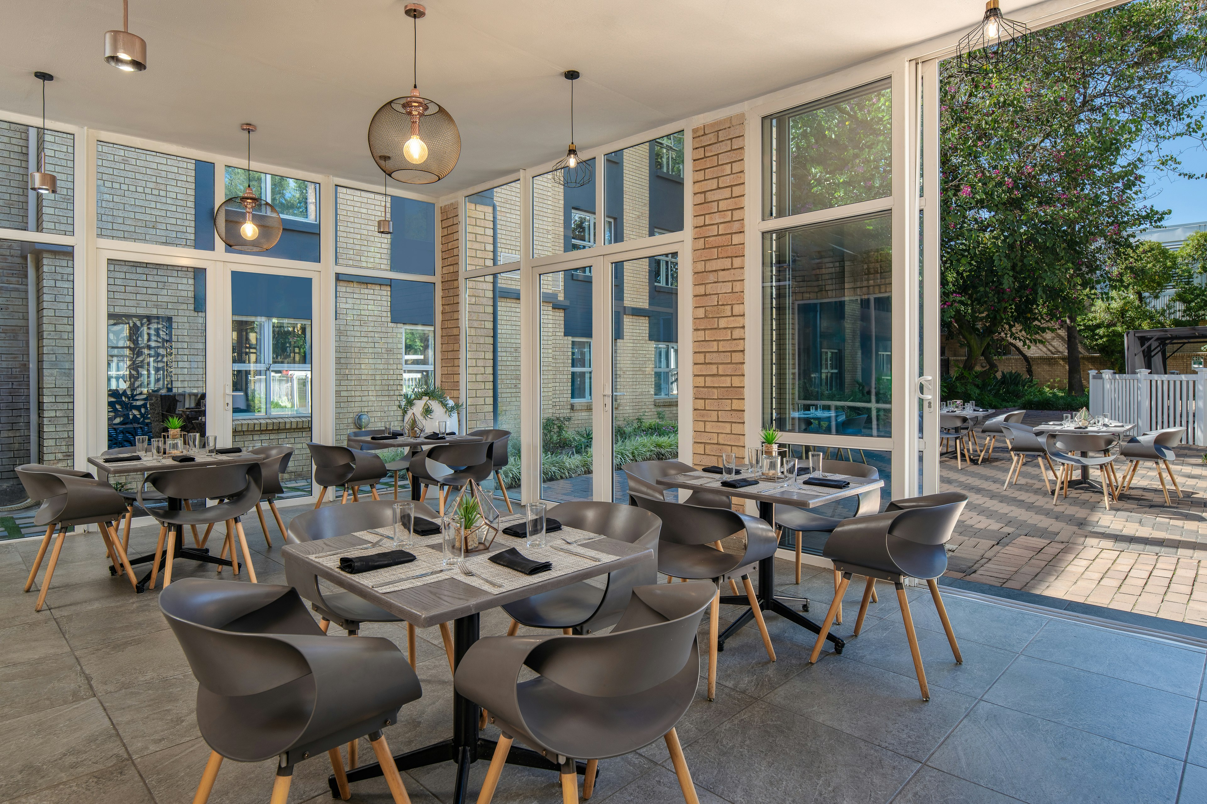 Holiday Inn Johannesburg Airport Previously Know As the Airport Grand Hotel And Conference Centre 26/50
