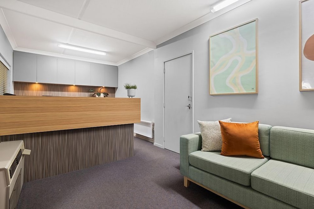OXLEY COURT SERVICED APARTMENTS 5/41