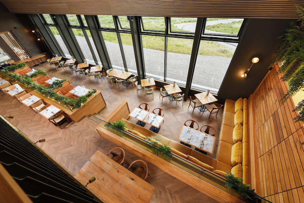 Bracken Hide Hotel 32/47