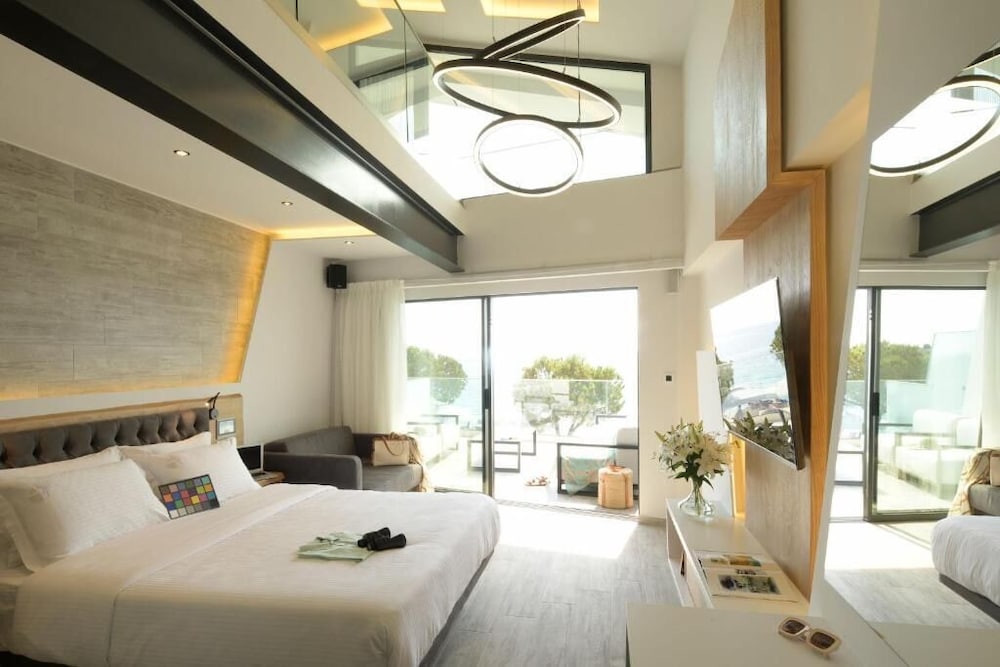 Senior, Studio, Suite, Twin Beds, Queen Bed, Sea View, Sofa