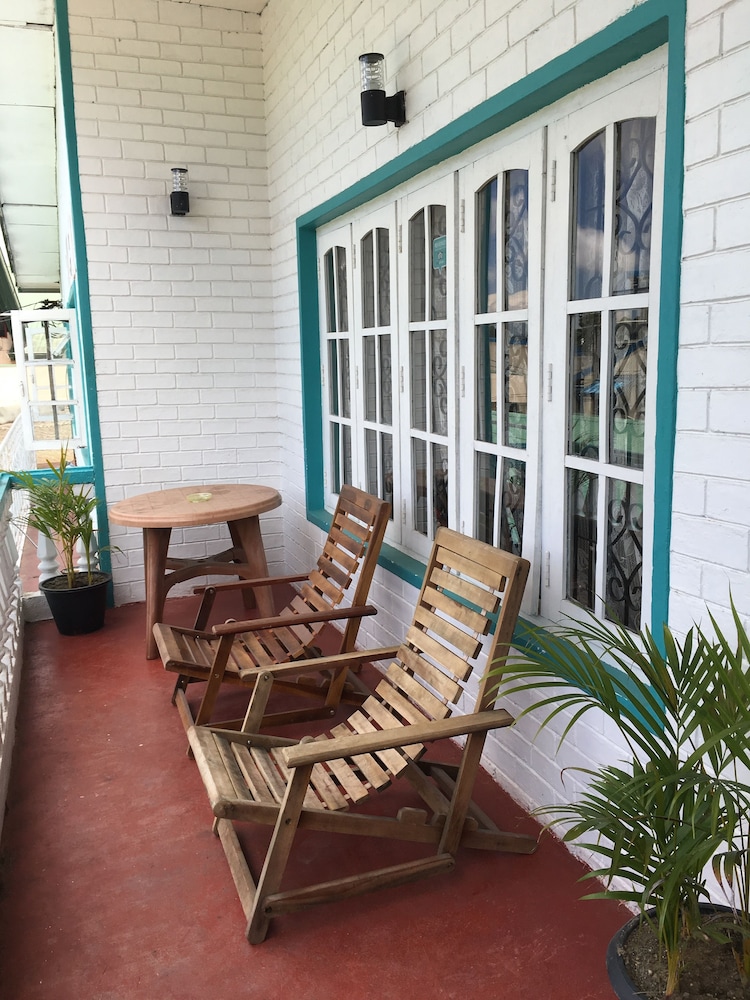 Blue Moon Guest House 25/45