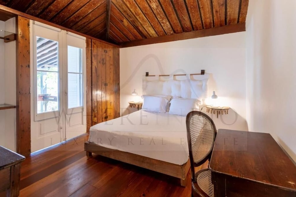 Cliffside Guest House Experience 11/67