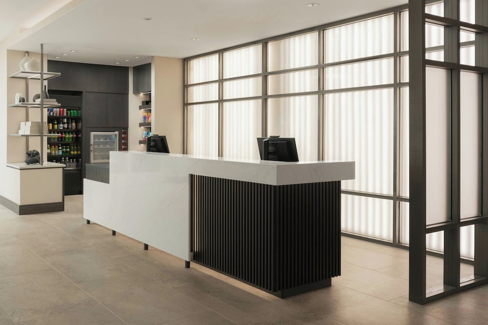 Holiday Inn & Suites Asheville-Biltmore Village Area 7/70