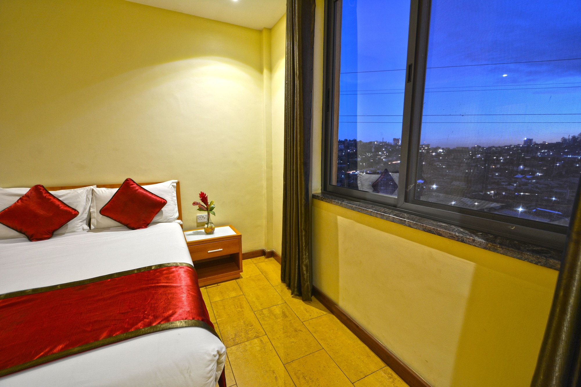 3 BEDROOMS, APARTMENT