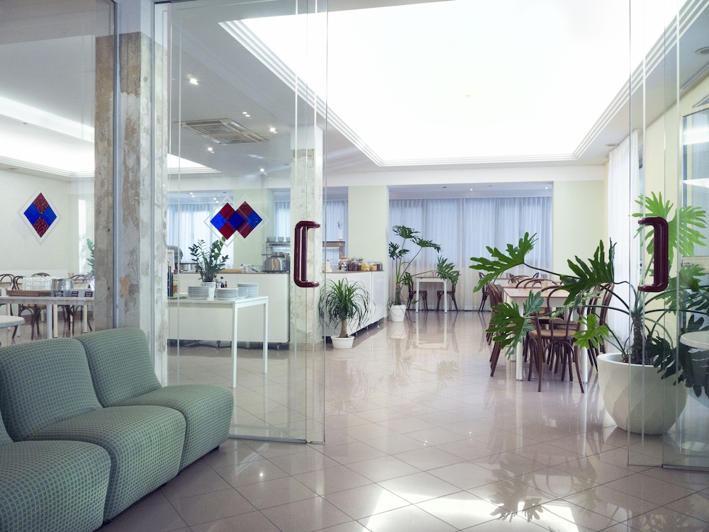 Hotel Montecarlo 45/68