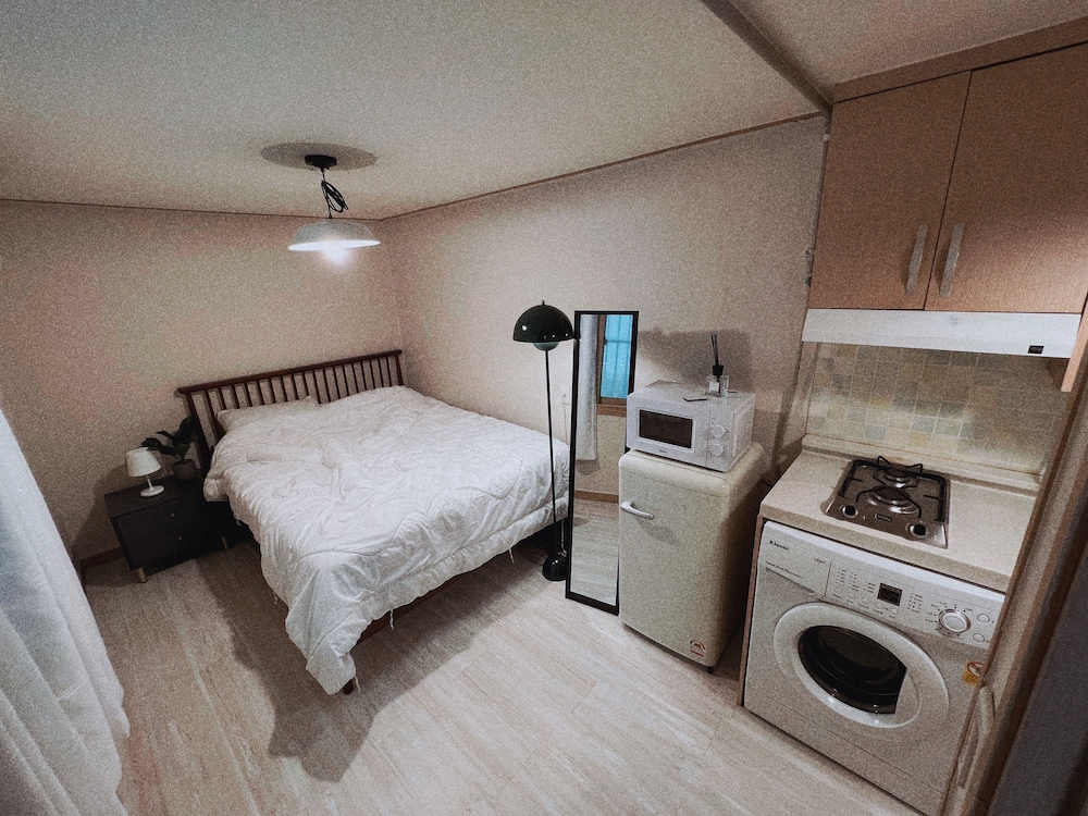 JNINE Guest House 24/59