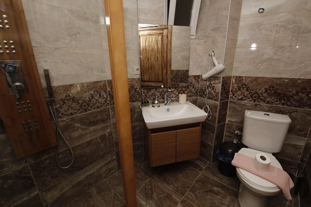 Rodin Hostel 37/44