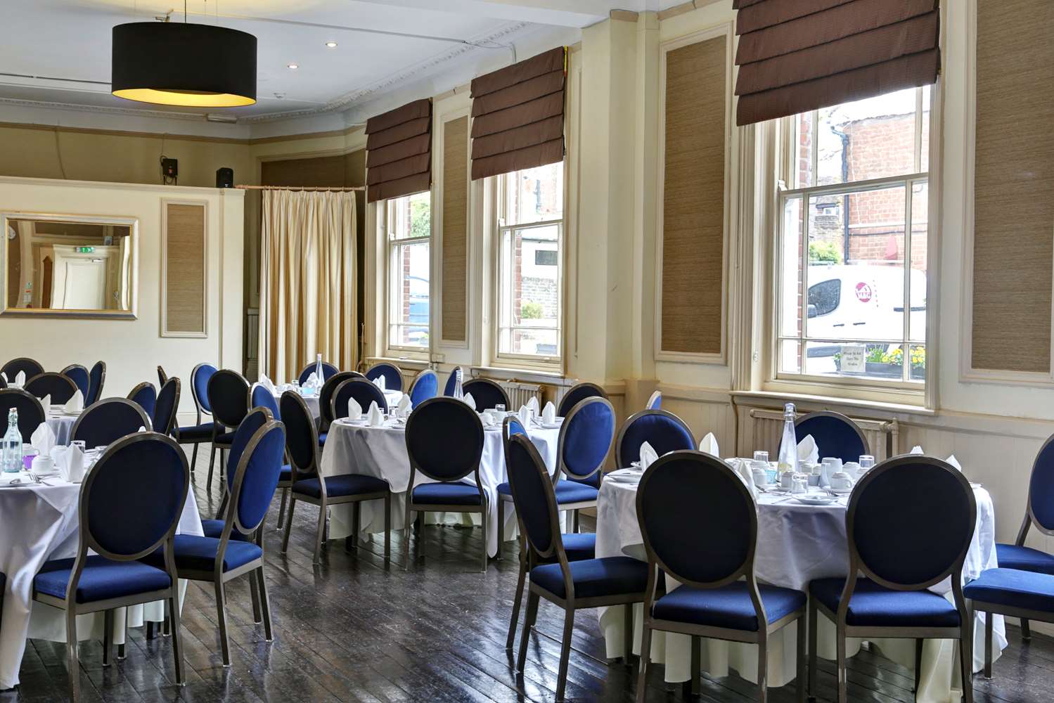 Uno Rose & Crown Hotel Tonbridge 32/35