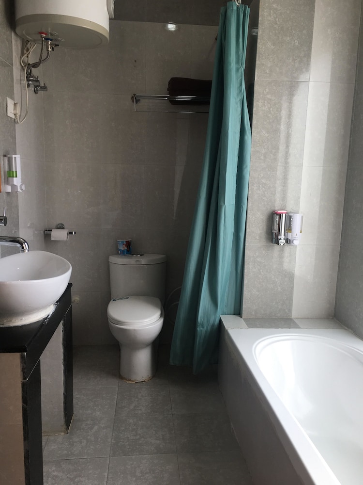 Khamsum Inn 42/47