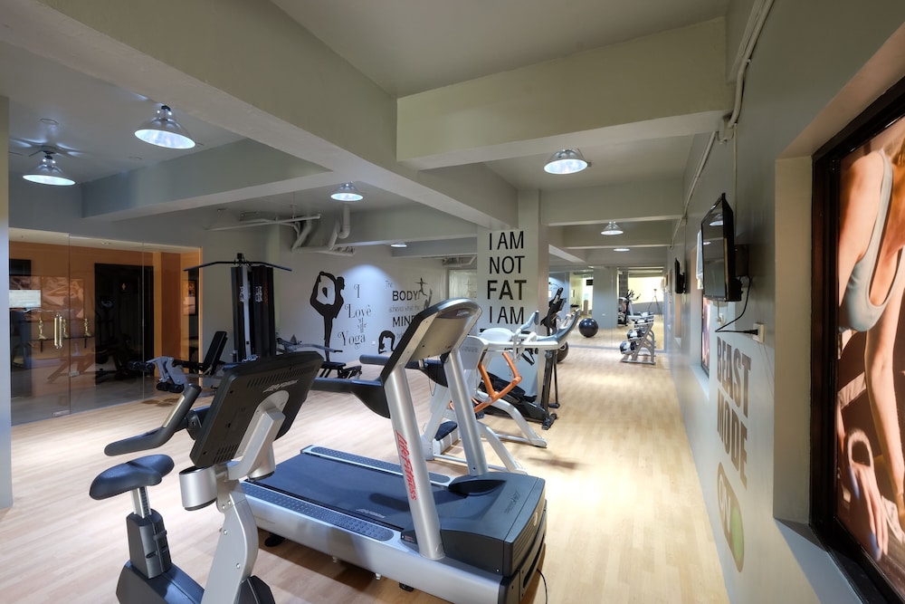 Golden Prince Hotel And Suites 28/50
