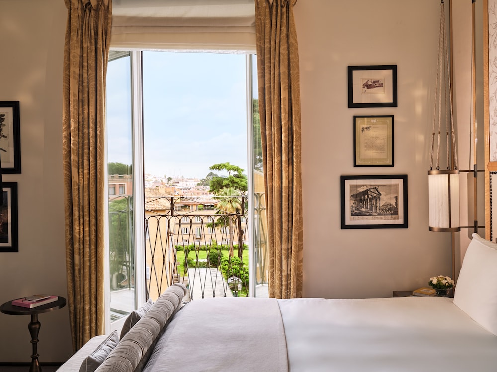 PRESTIGE, BALCONY