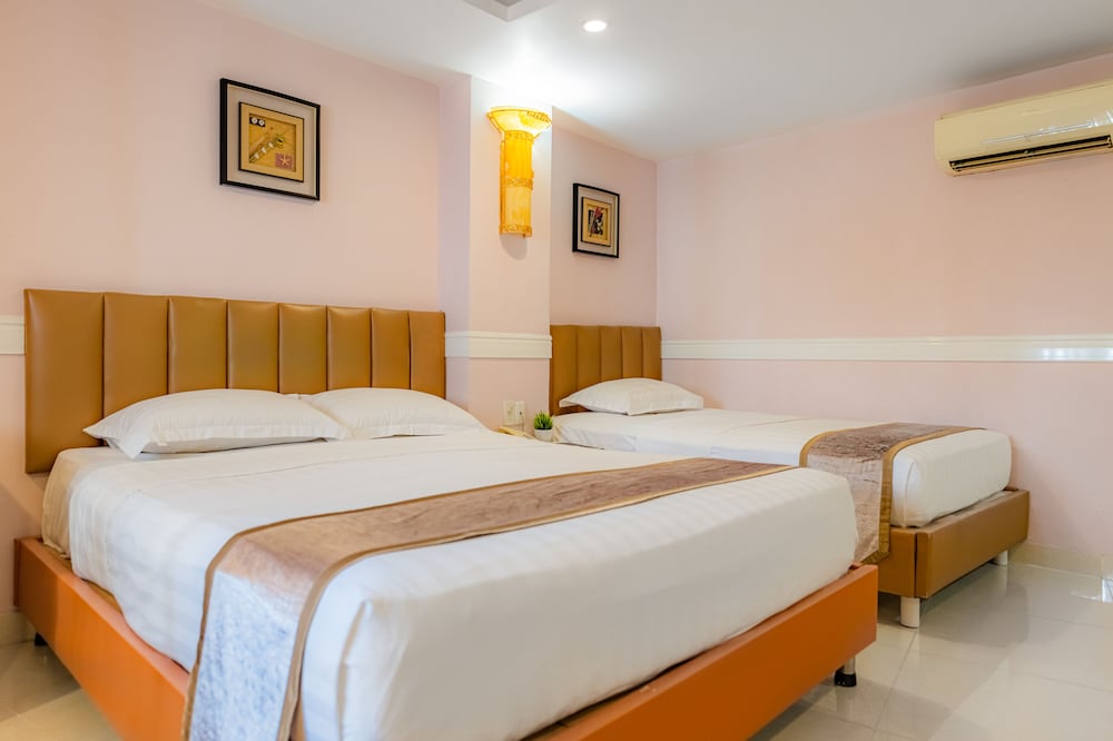Fortune 1127 Hotel 13/35