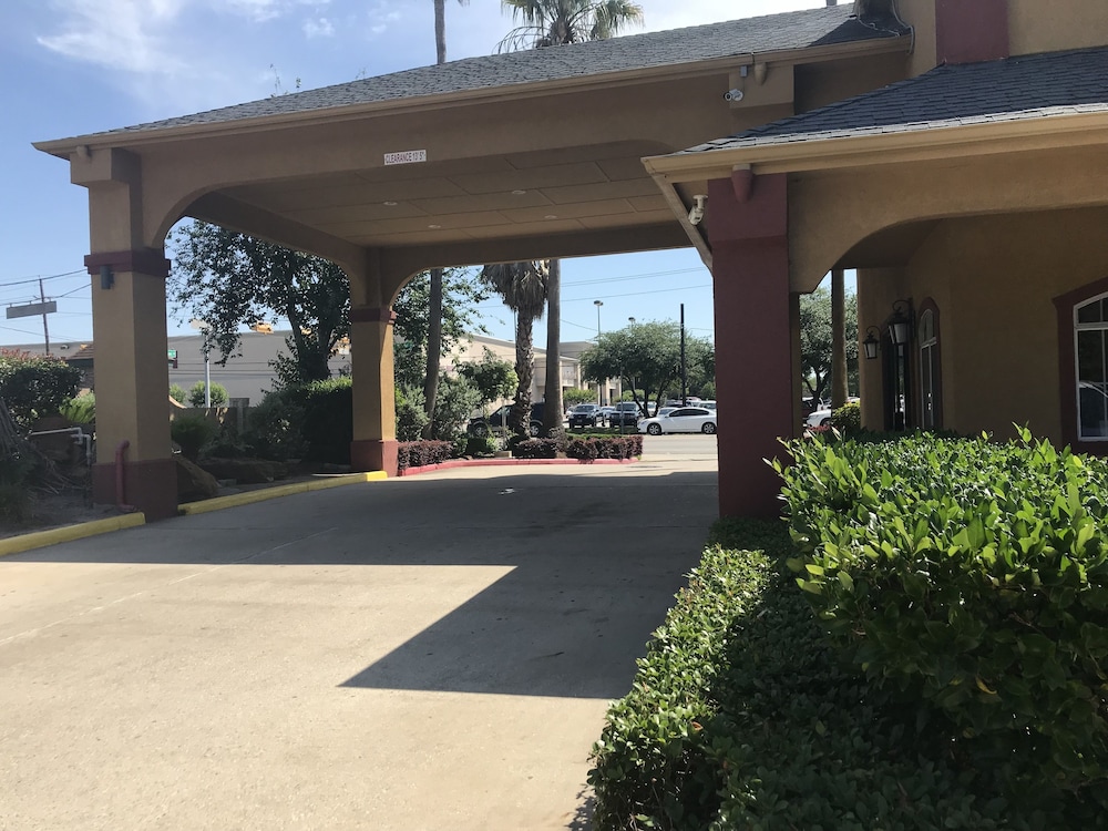 camelot inn and suites veterans memorial nw houston