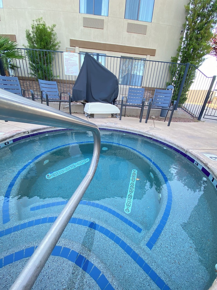Tombstone Grand Hotel, a Baymont by Wyndham 26/50