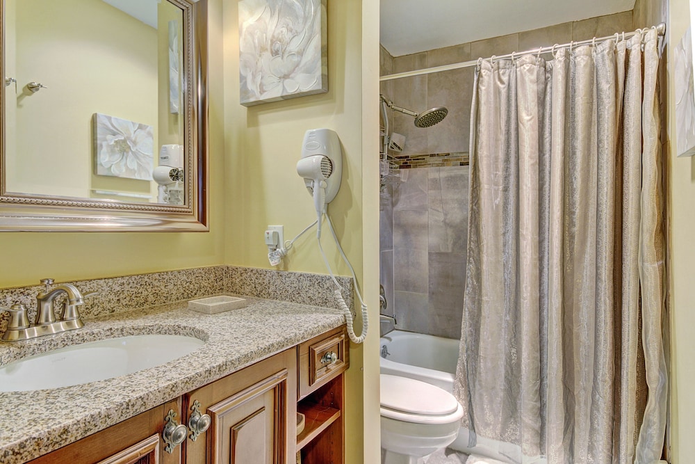 Condo, Premier, Studio, Queen Bed, Sofa