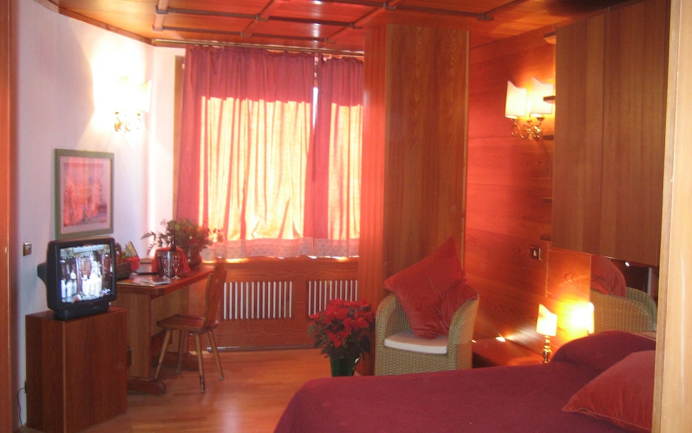 Hotel Mirage 17/34