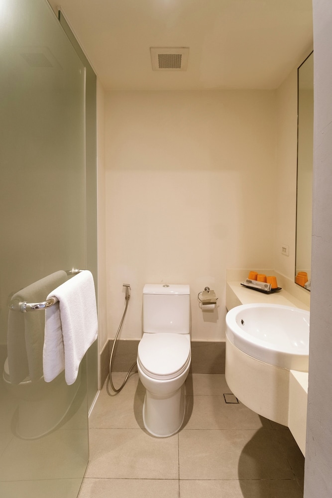 Go Hotels Mandaluyong 40/40
