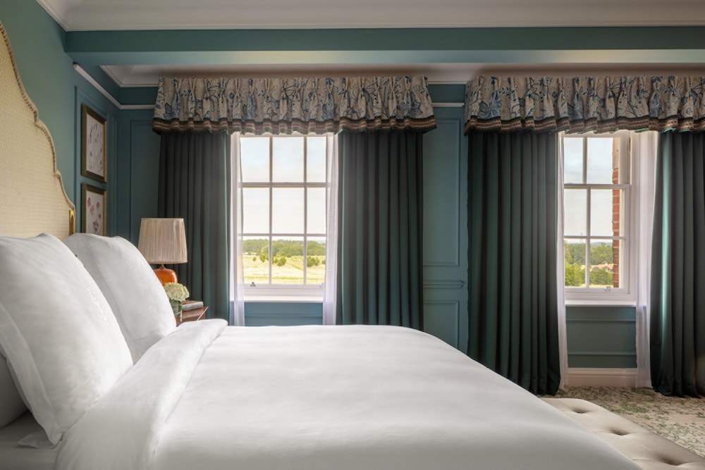 King Bed, Parlor