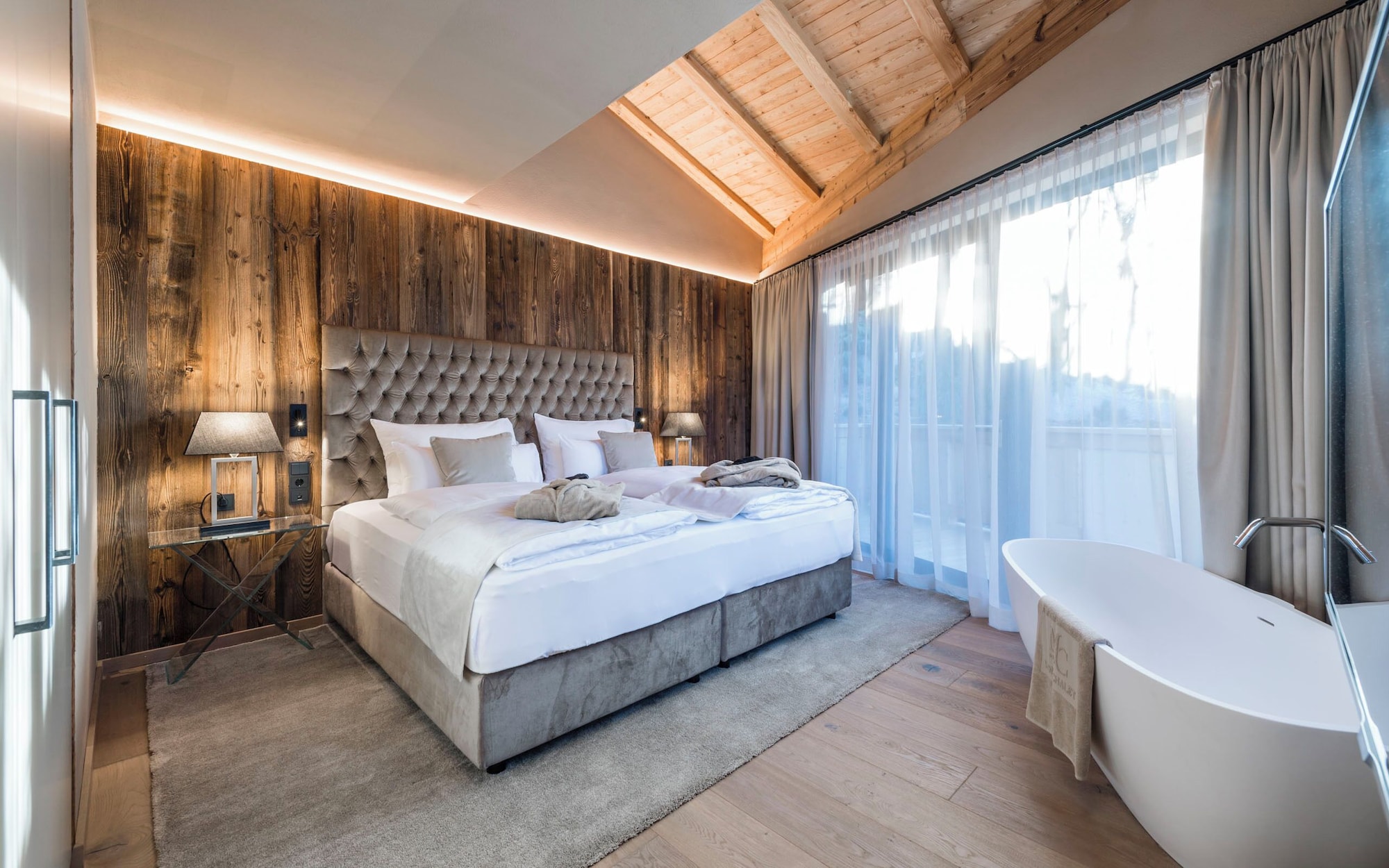 Gold, Suite, King Bed, Sofa, Hot Tub