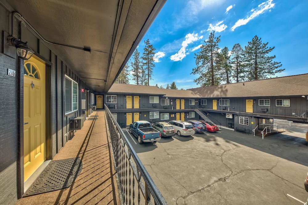 Lake Ridge Hotel 43/52
